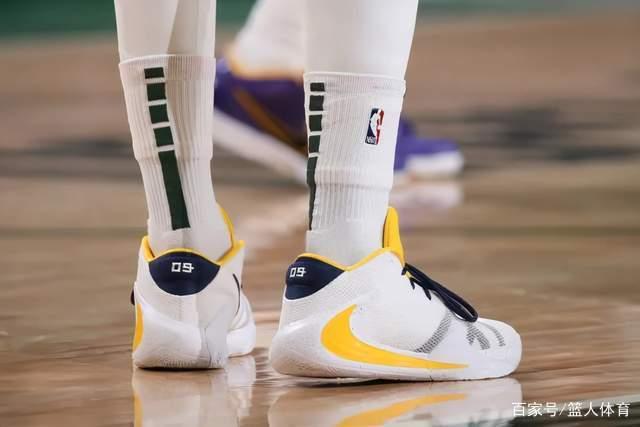 萨林杰18+20沈梓捷20分深圳力克北京 方硕19+7